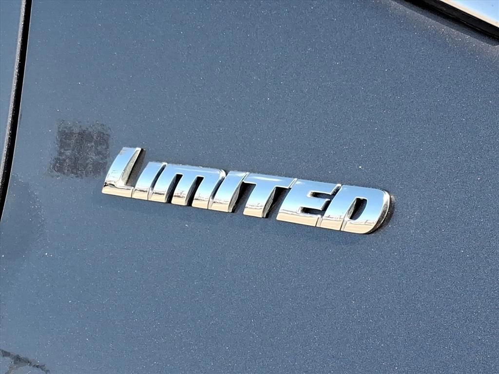 Used 2022 Toyota Tundra Limited w/ Power Package image 3