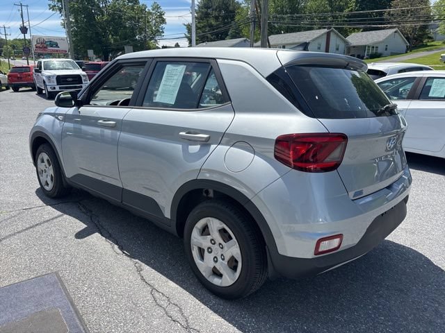 Used 2020 Hyundai Venue SE FWD image 4