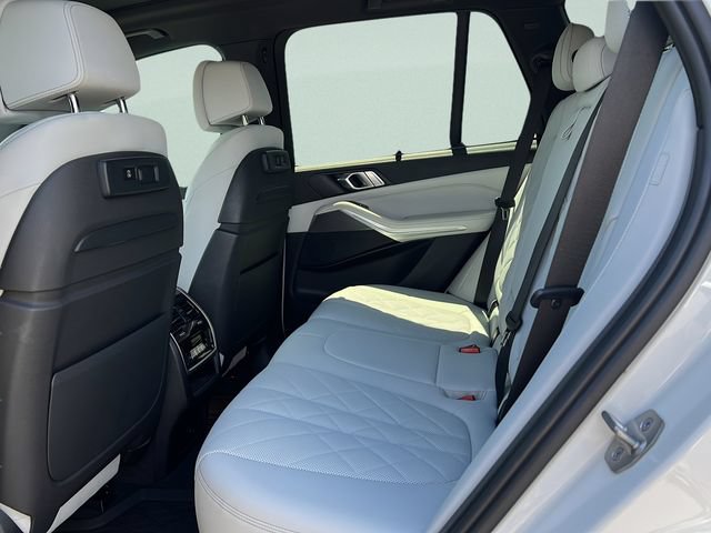 Used 2023 BMW X5 xDrive45e w/ Executive Package AWD/4WD image 13