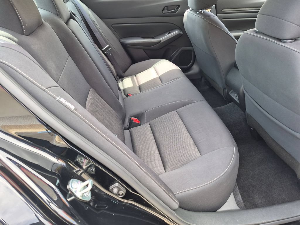 Used 2025 Nissan Altima 2.5 SV FWD image 28