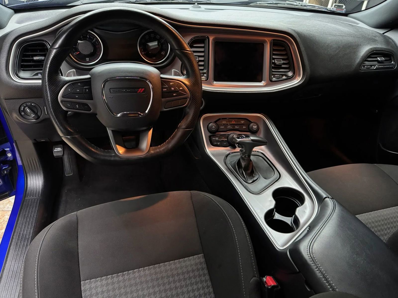 Used 2022 Dodge Challenger R/T w/ Performance Handling Group RWD image 10
