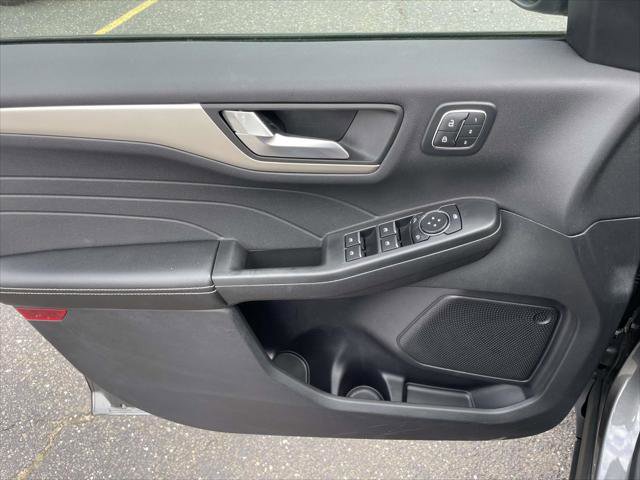 Used 2022 Ford Escape SEL w/ Technology Package image 16