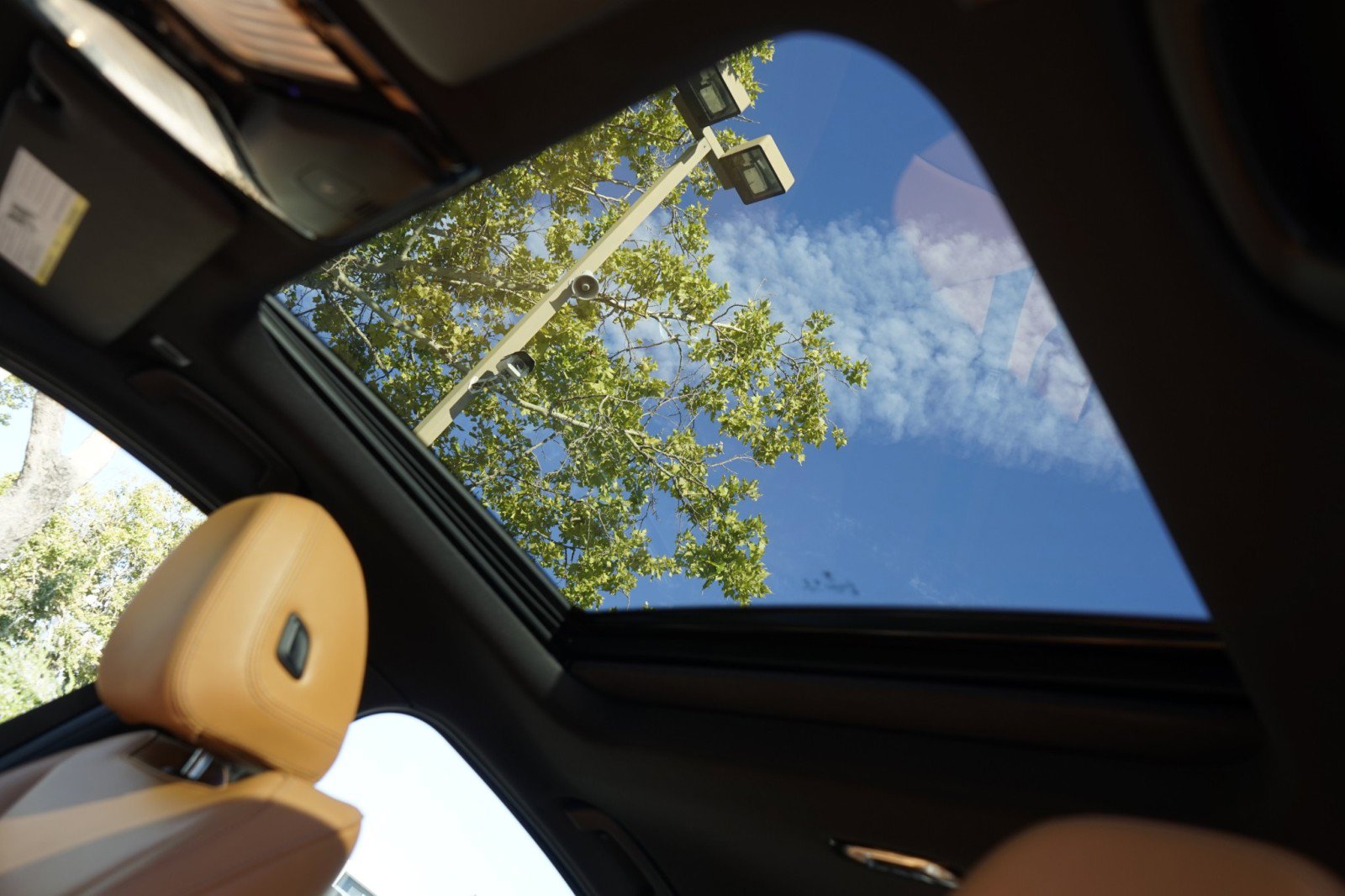 Used 2022 BMW 330e w/ M Sport Package image 26