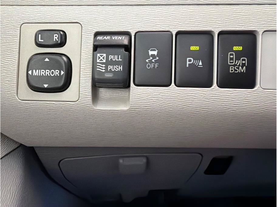 Used 2014 Toyota Sienna XLE FWD image 30