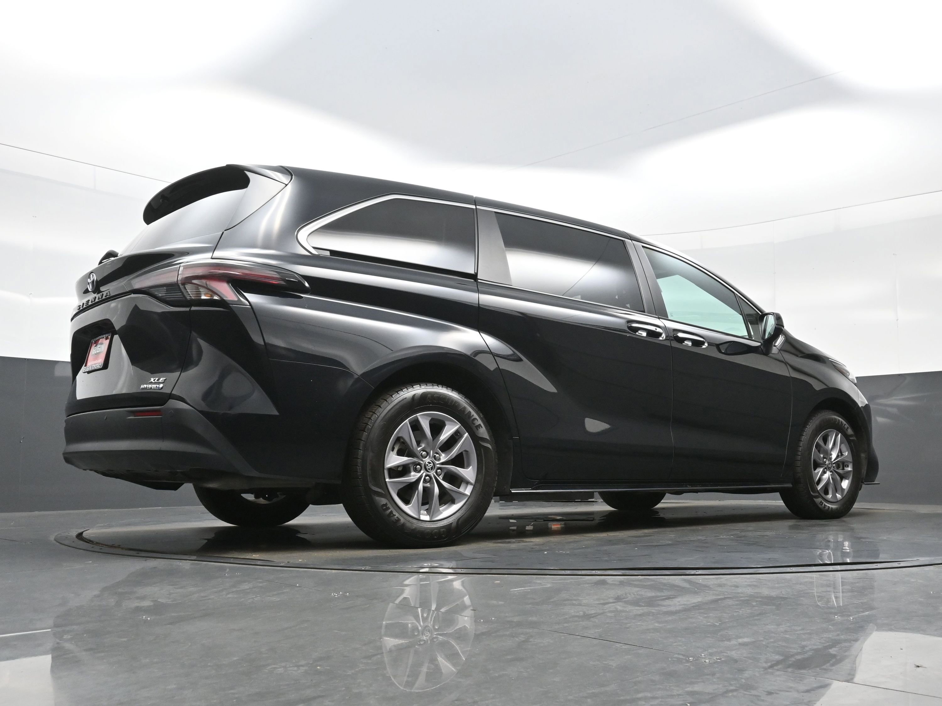 Used 2024 Toyota Sienna XLE AWD/4WD image 34