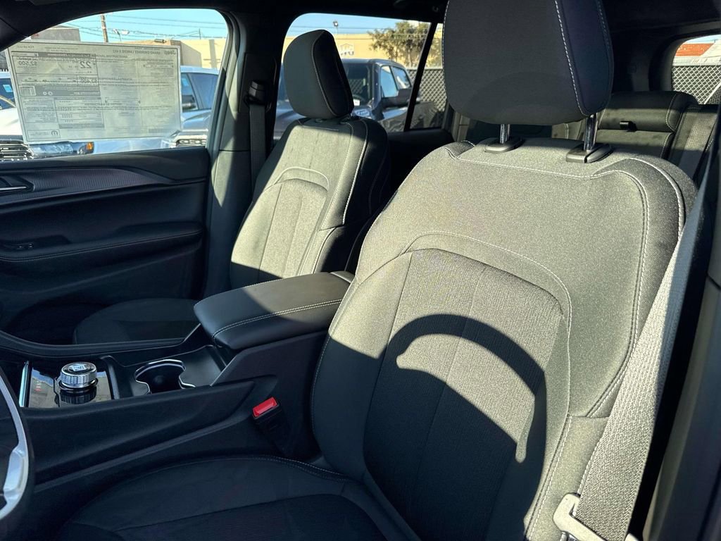 New 2025 Jeep Grand Cherokee Laredo X RWD image 21