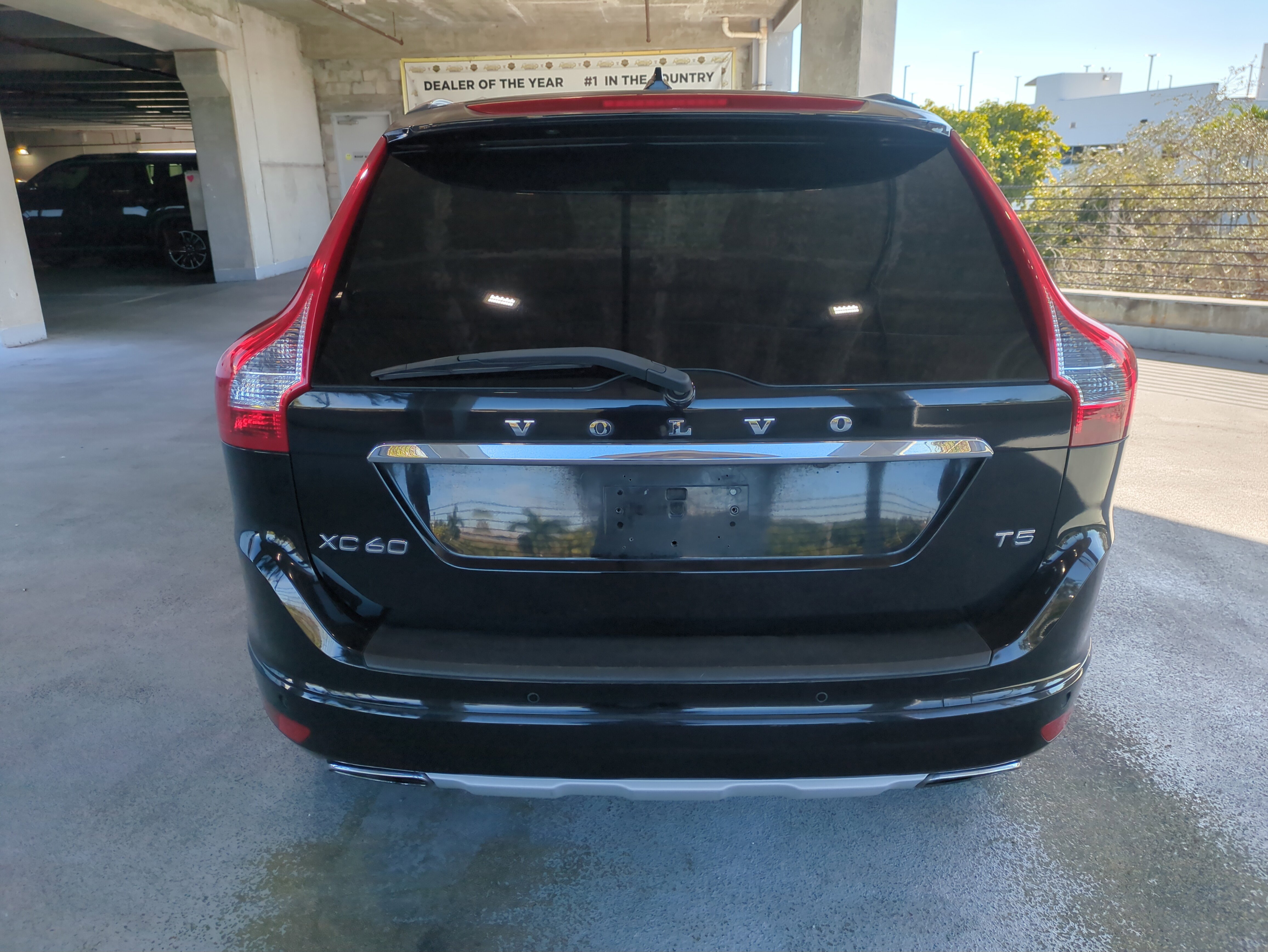 Used 2017 Volvo XC60 T5 Inscription w/ Preferred Option Package image 6