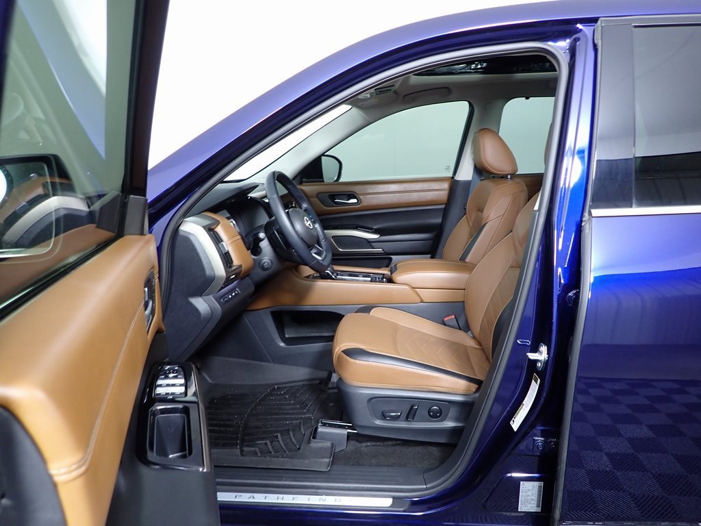 Used 2024 Nissan Pathfinder Platinum image 21
