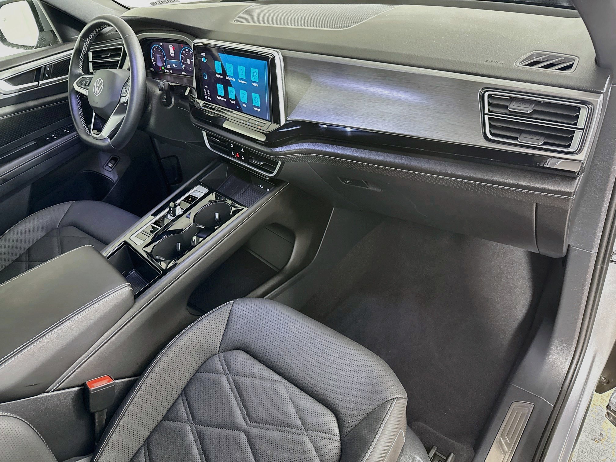 Used 2026 Volkswagen Atlas Cross Sport SE FWD image 35