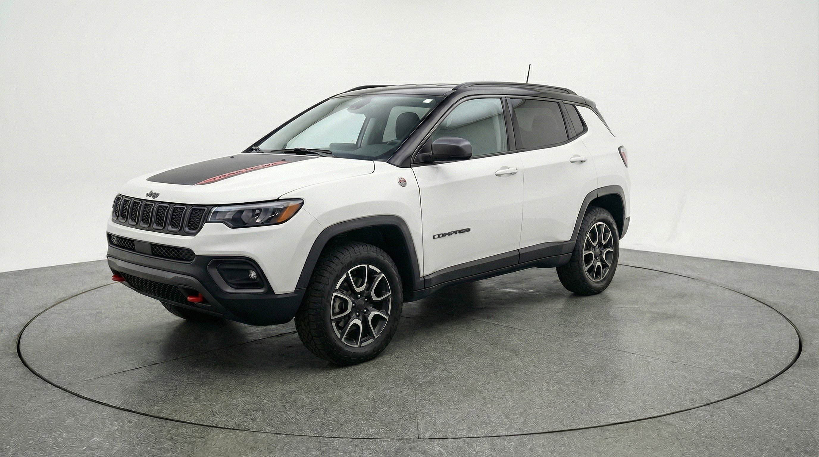 Used 2025 Jeep Compass Trailhawk AWD/4WD image 3