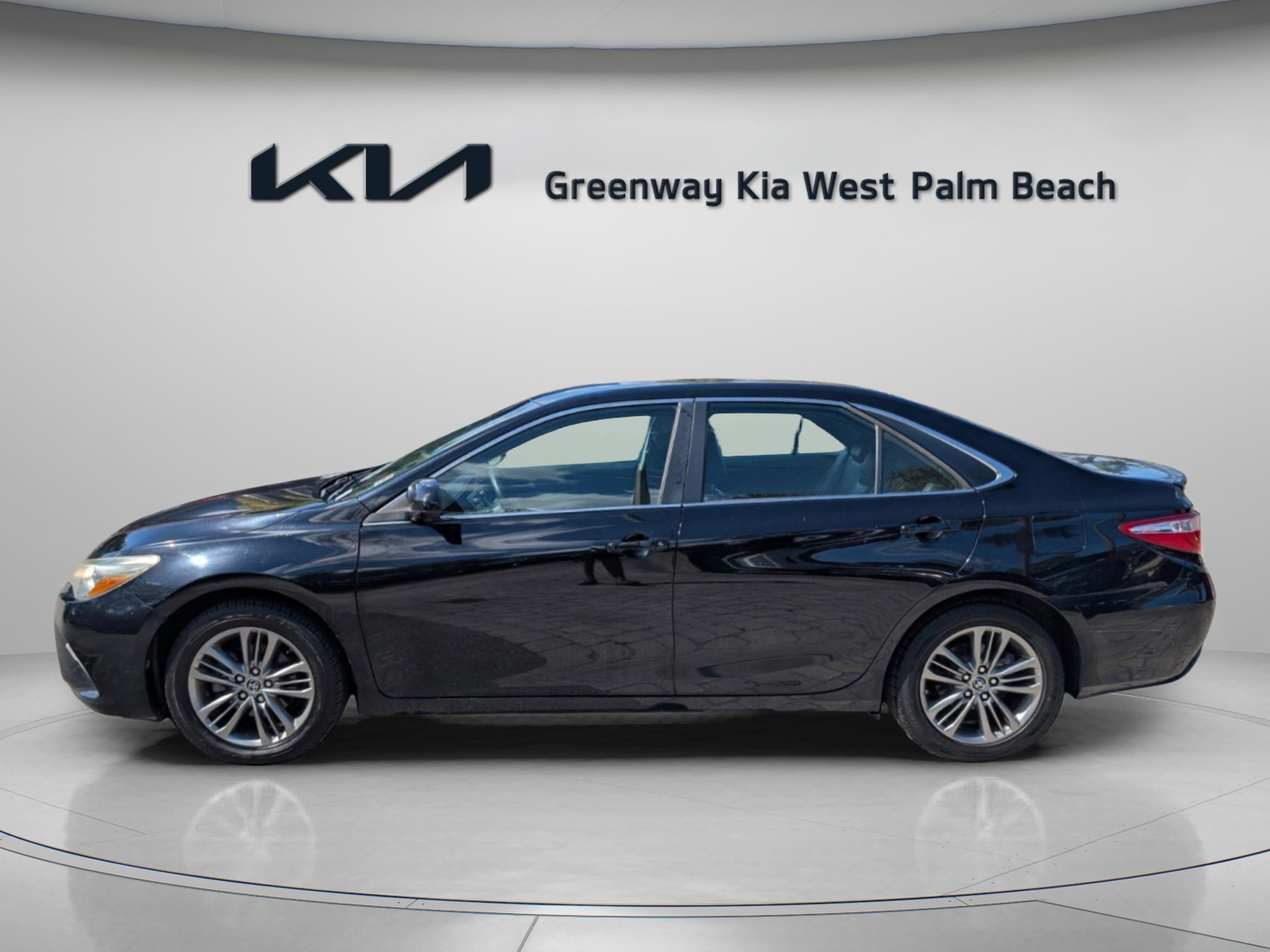 Used 2015 Toyota Camry SE image 4