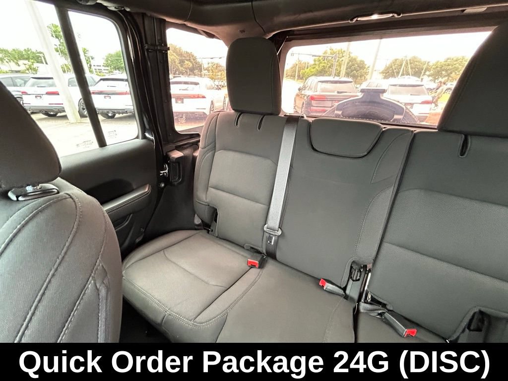 Used 2022 Jeep Wrangler Unlimited Sahara AWD/4WD image 12