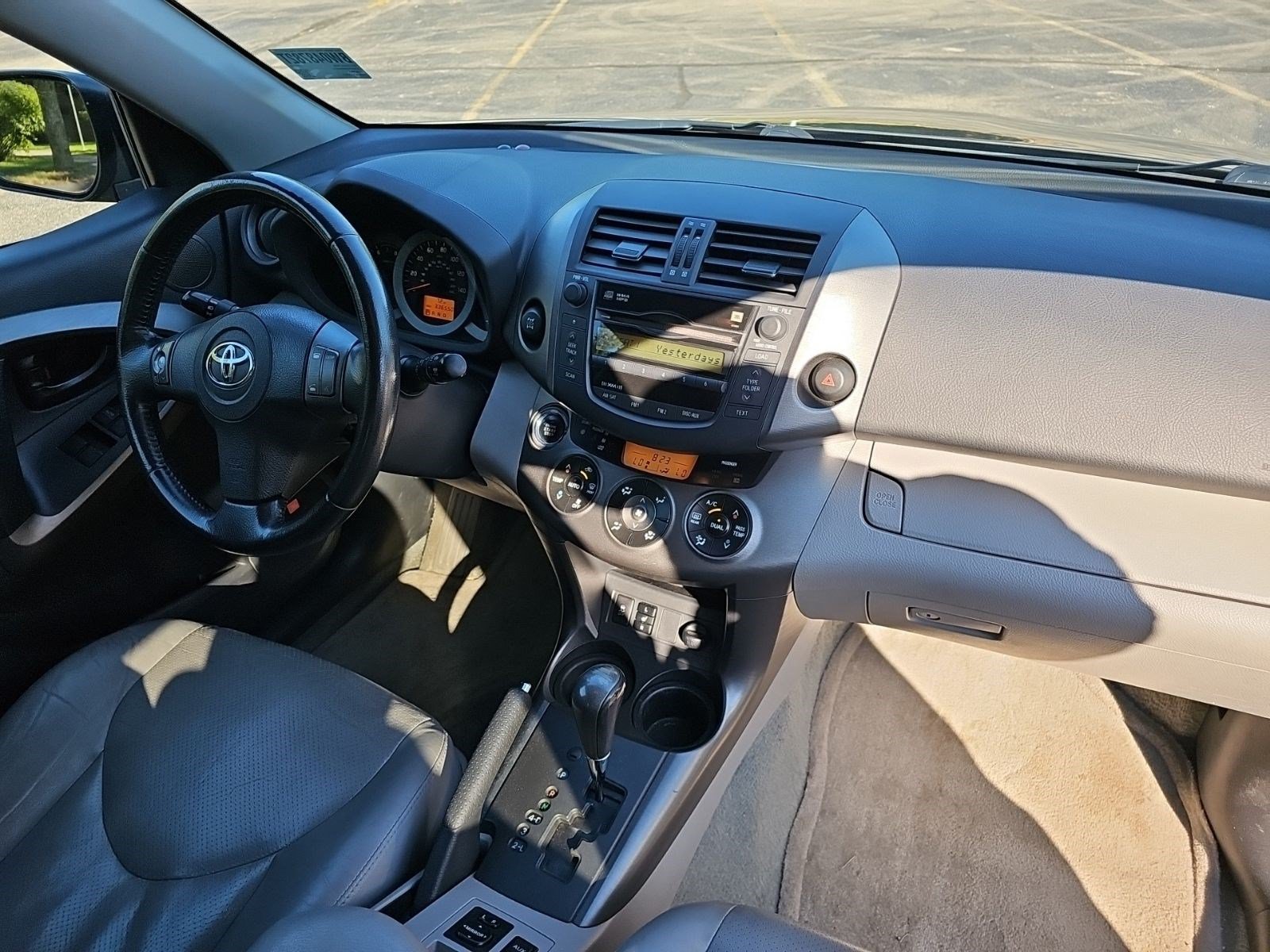 Used 2011 Toyota RAV4 Limited w/ Limited Extra Value Pkg AWD/4WD image 13