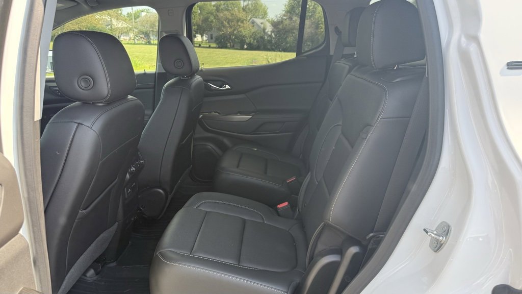 Used 2023 GMC Acadia SLT w/ Elevation Edition image 15