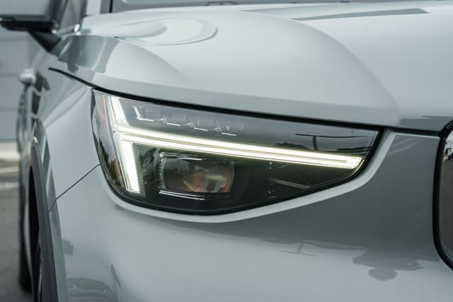 Used 2024 Volvo XC40 B5 Plus w/ Protection Package Premier AWD/4WD image 14