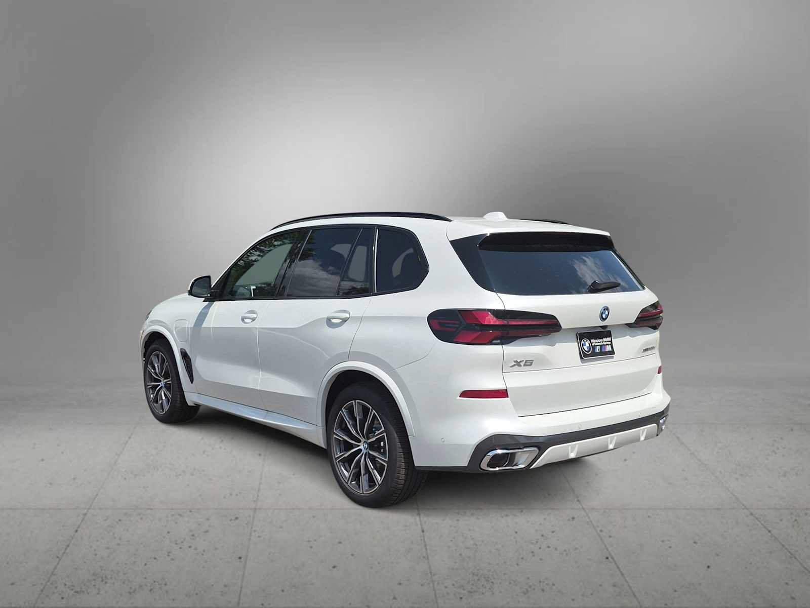 New 2026 BMW X5 xDrive50e w/ M Sport Package AWD/4WD image 6