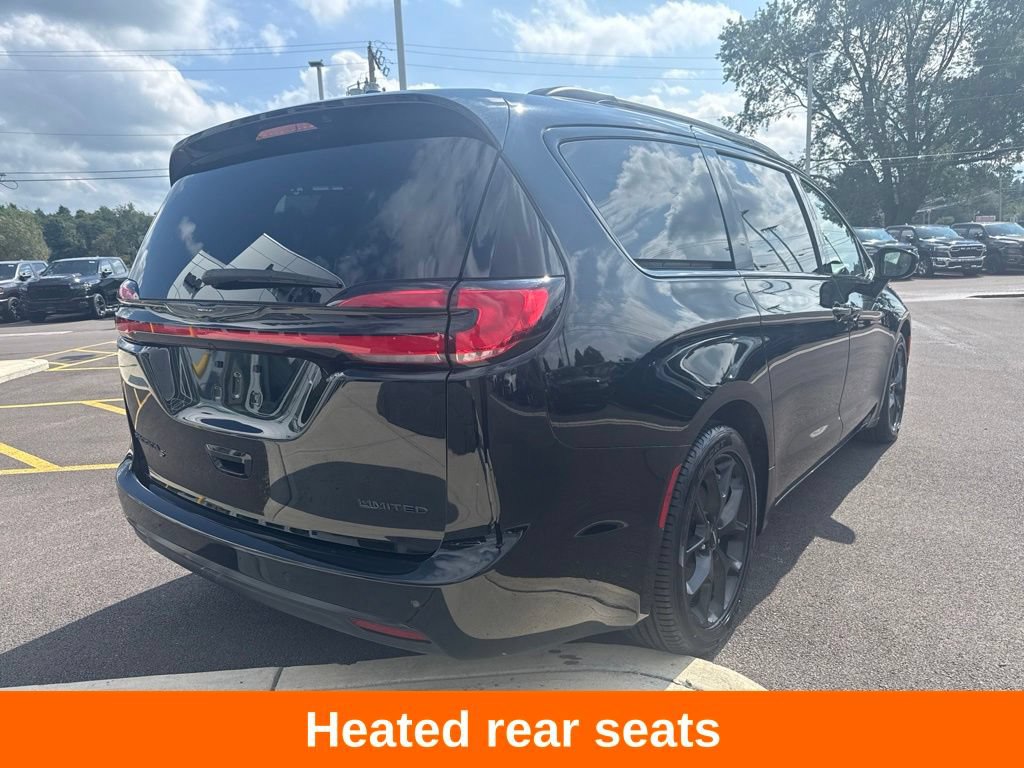 Used 2025 Chrysler Pacifica Limited FWD image 8