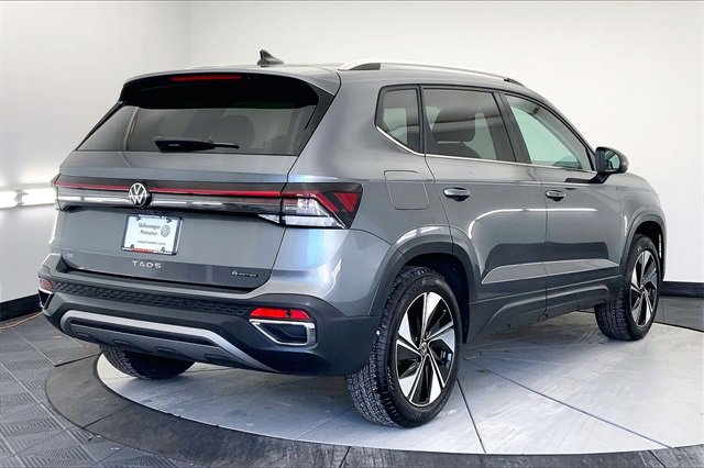 Certified 2025 Volkswagen Taos SE w/ Panoramic Sunroof Package image 13