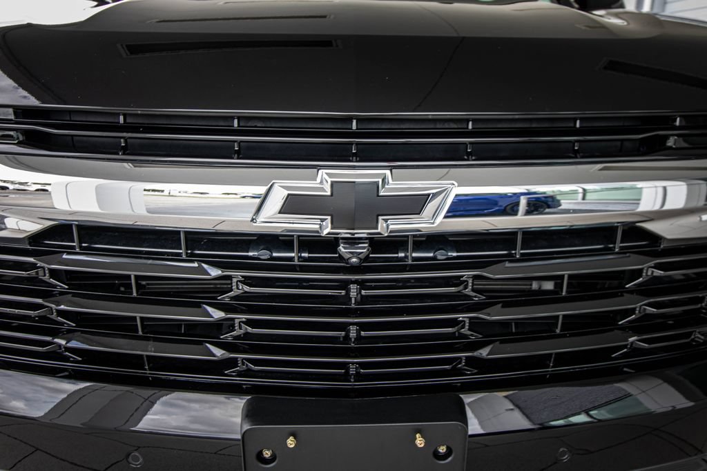 Used 2025 Chevrolet Suburban LS AWD/4WD image 7