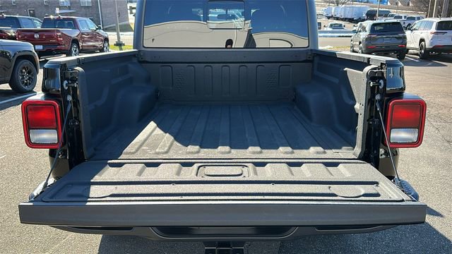 Used 2022 Jeep Gladiator Willys image 23