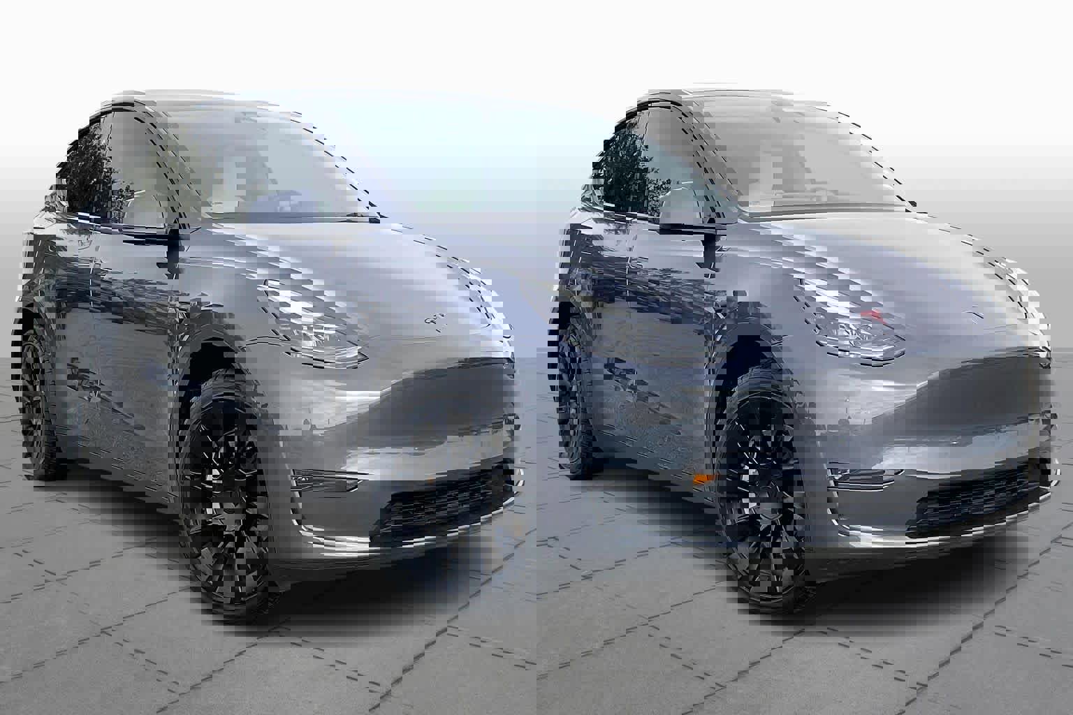 Used 2023 Tesla Model Y AWD image 2