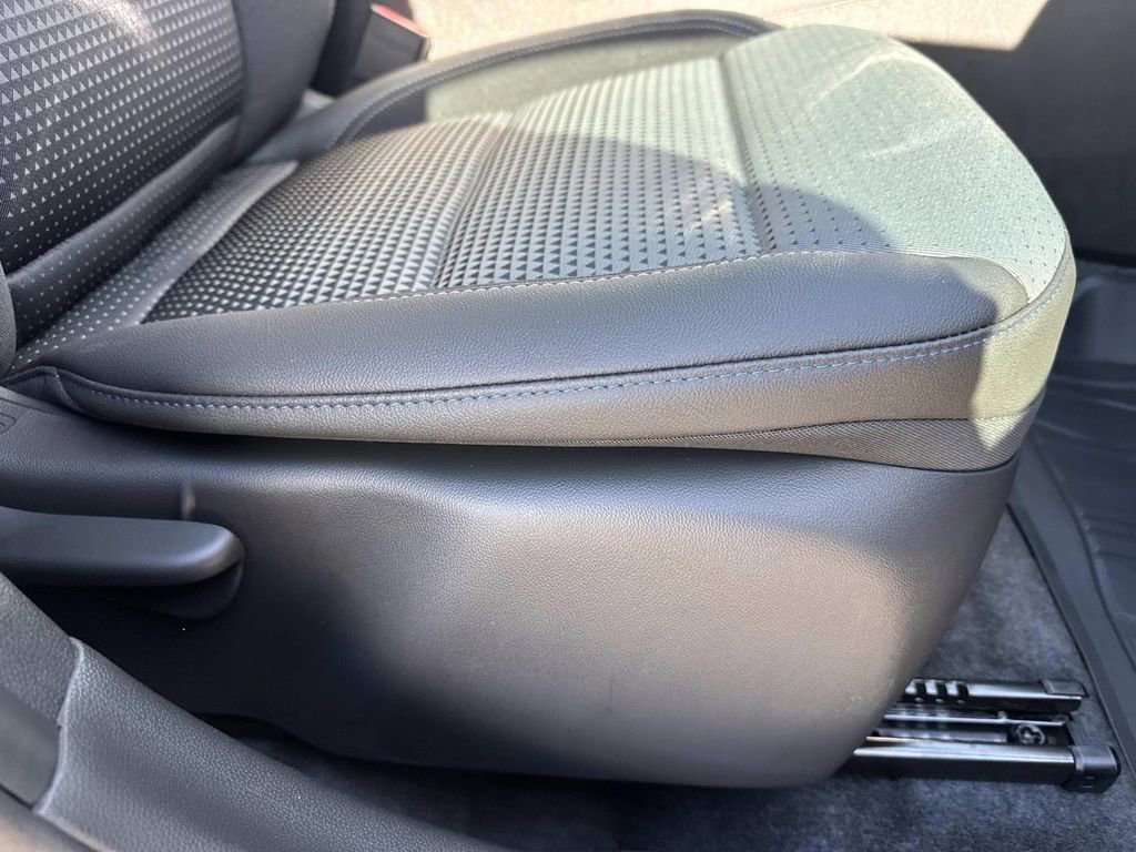 New 2026 Chevrolet Trax LT w/ Sunroof Package image 12