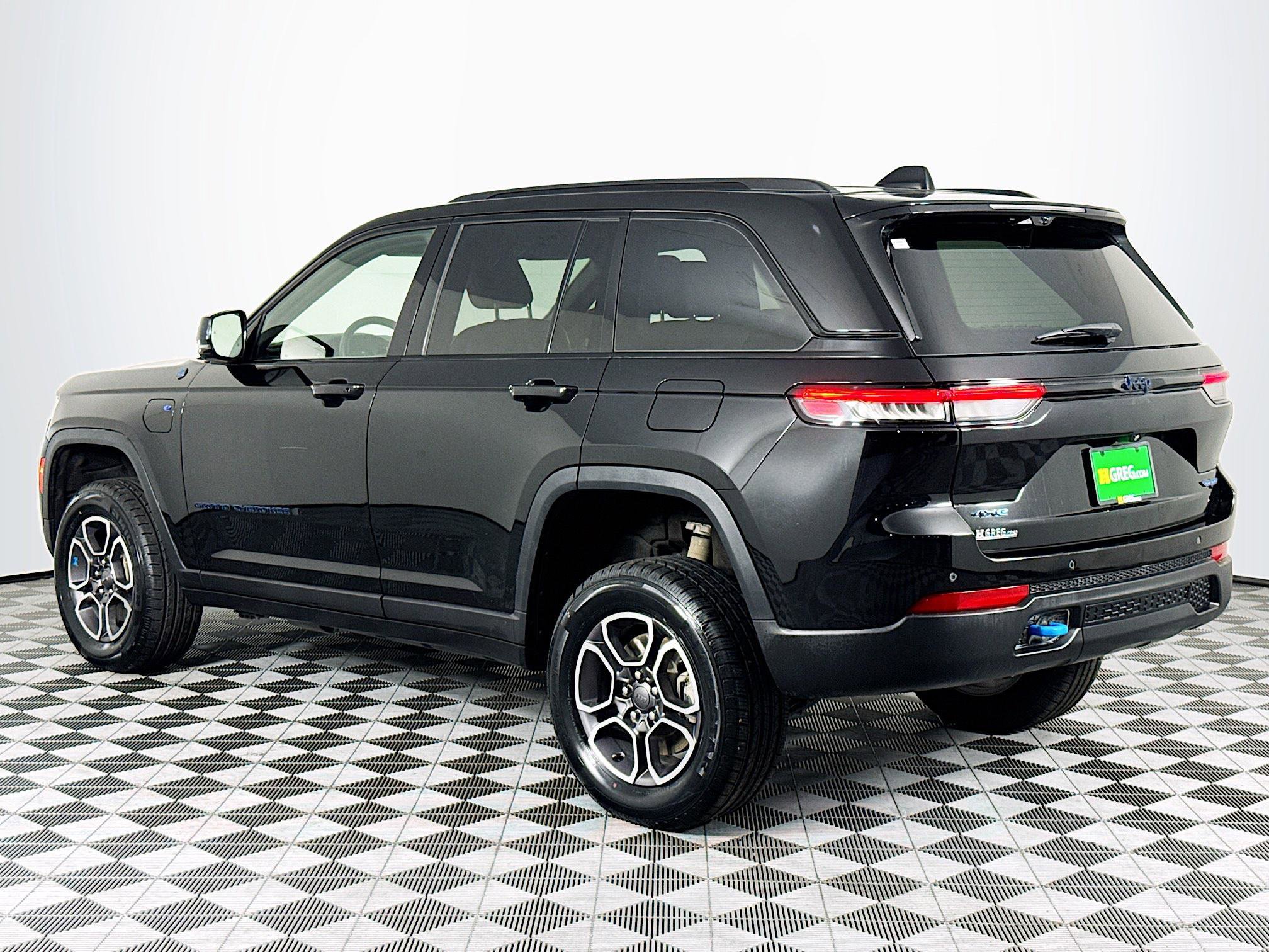 Used 2023 Jeep Grand Cherokee Trailhawk w/ Luxury Tech Group III image 6