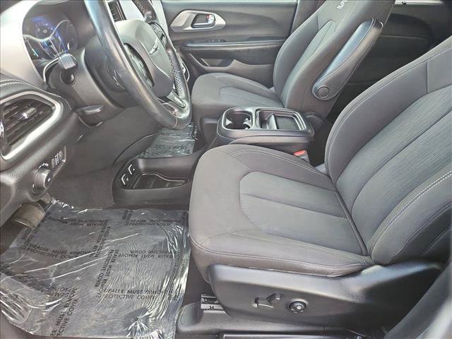 Used 2021 Chrysler Pacifica Touring FWD image 21