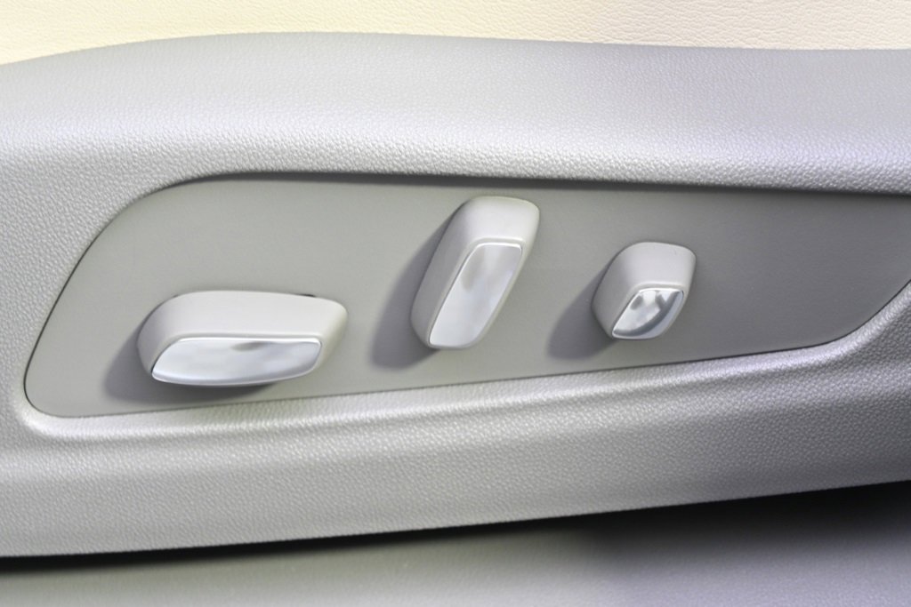 New 2025 Cadillac XT5 Premium Luxury w/ LPO, Floor Liner Package image 14