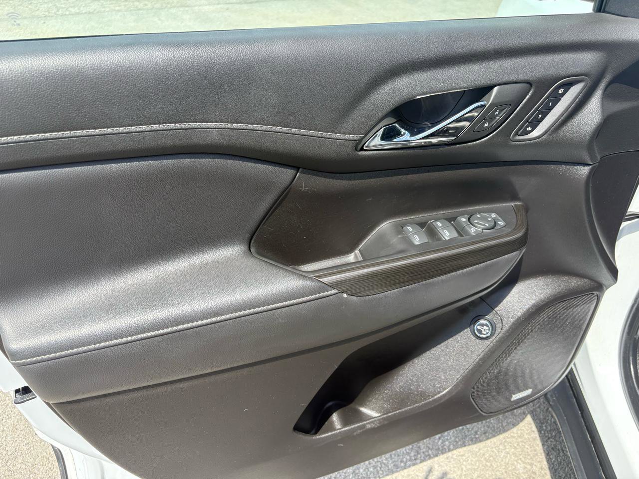 Used 2023 GMC Acadia SLT w/ Technology Package image 12