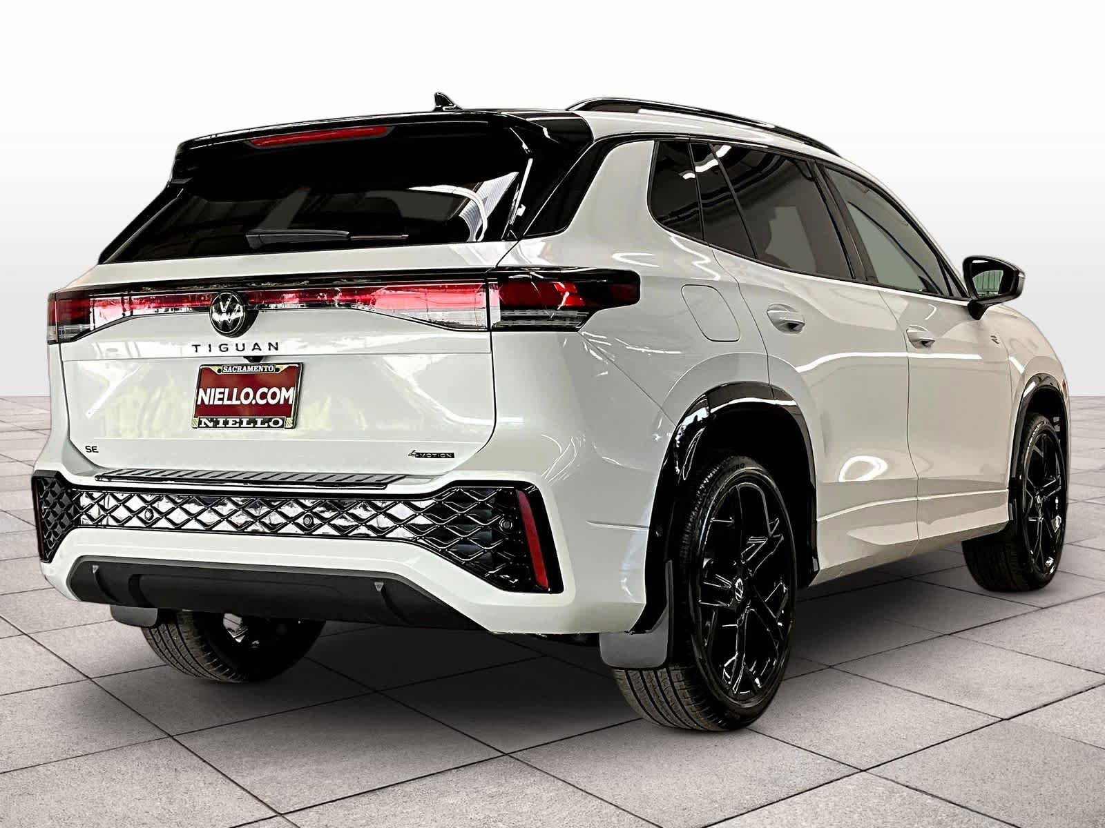 New 2026 Volkswagen Tiguan SE R-Line AWD/4WD image 4