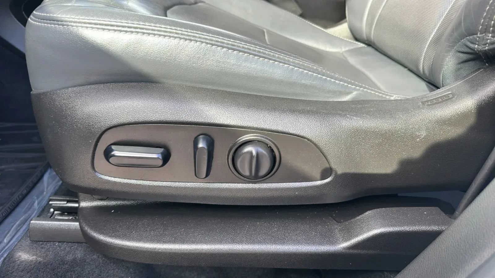 Used 2018 Buick Enclave Essence FWD image 19