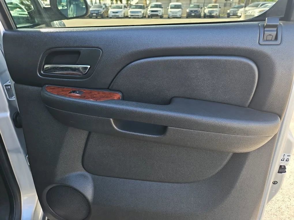 Used 2013 Chevrolet Avalanche LT w/ All-Star Edition image 19