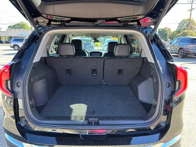 Used 2024 GMC Terrain SLT image 26