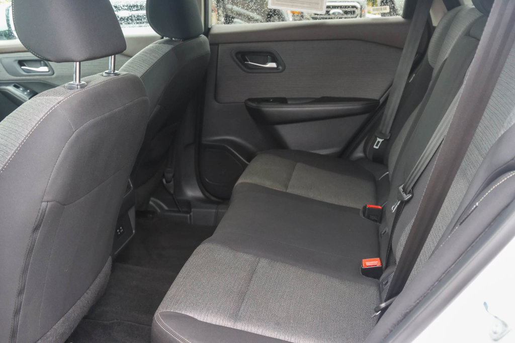 Used 2023 Nissan Rogue SV AWD/4WD image 13