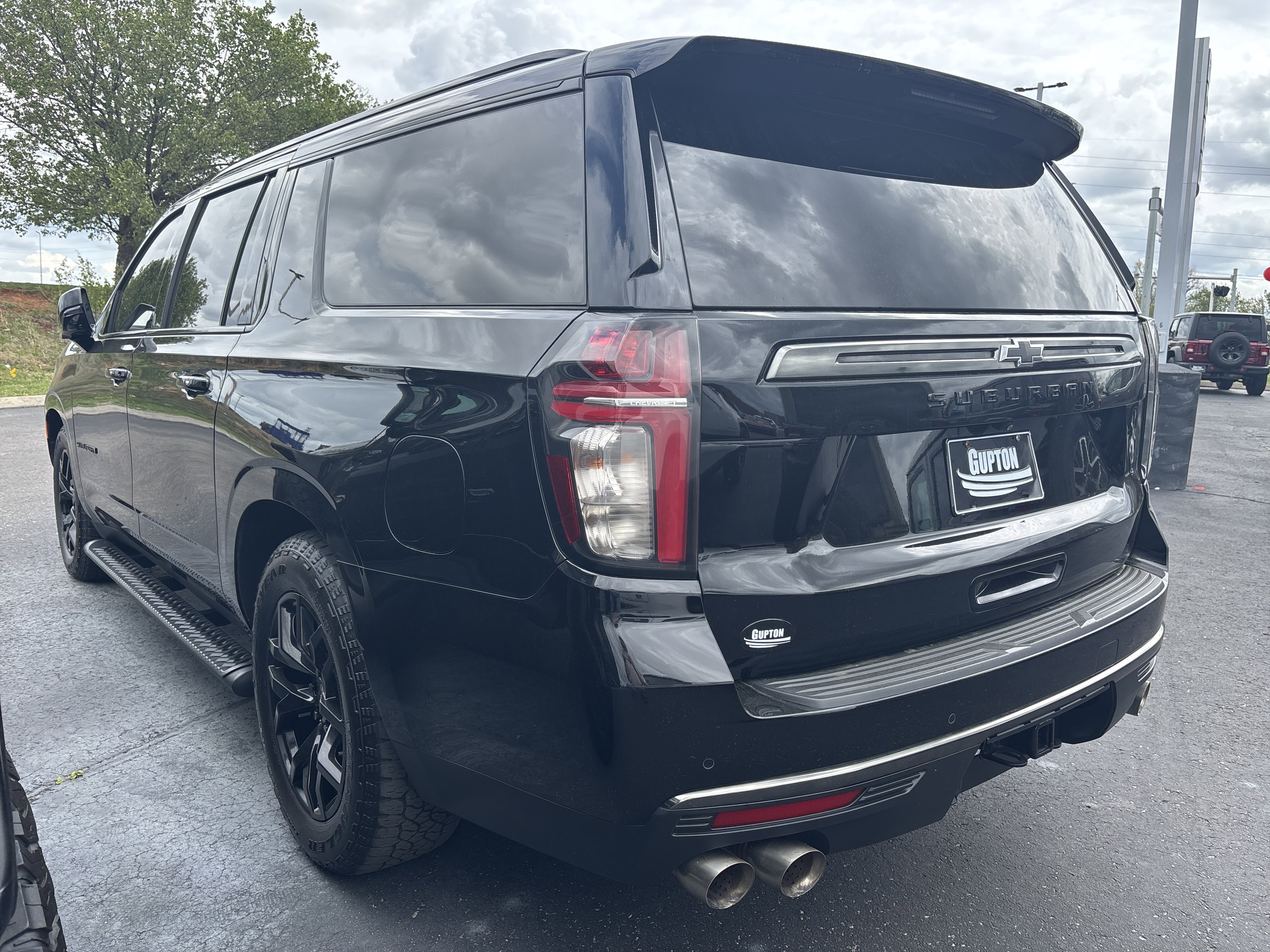 Used 2022 Chevrolet Suburban Z71 w/ Off-Road Capability Package AWD/4WD image 14