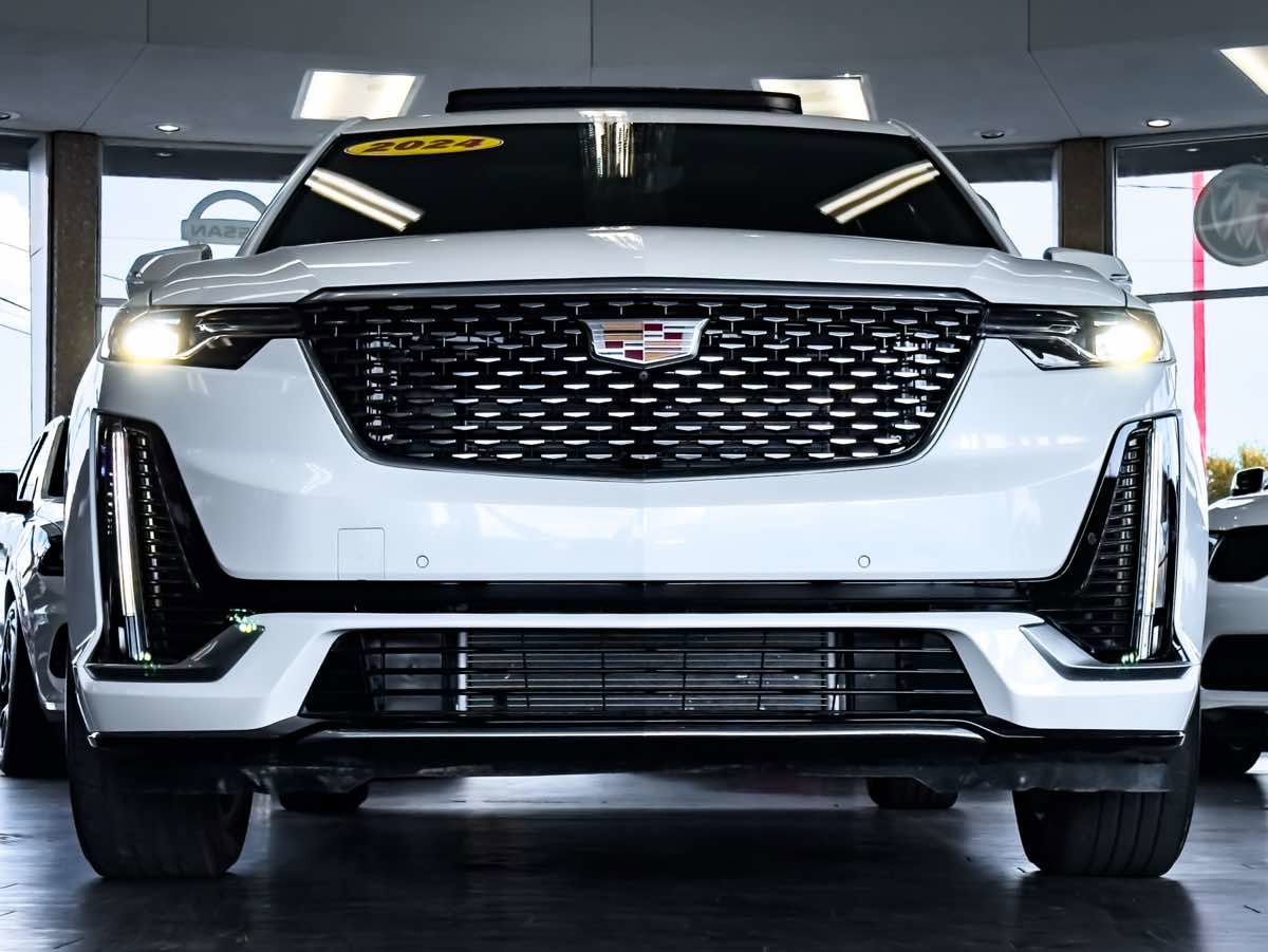 Used 2024 Cadillac XT6 Premium Luxury w/ Technology Package image 4