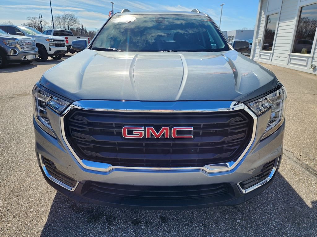 Certified 2023 GMC Terrain SLE w/ Driver Convenience Package image 2