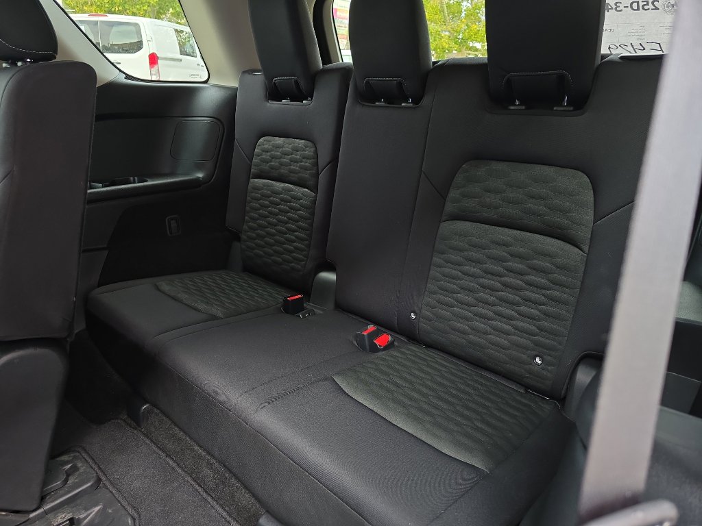 Used 2024 Nissan Pathfinder SV image 33