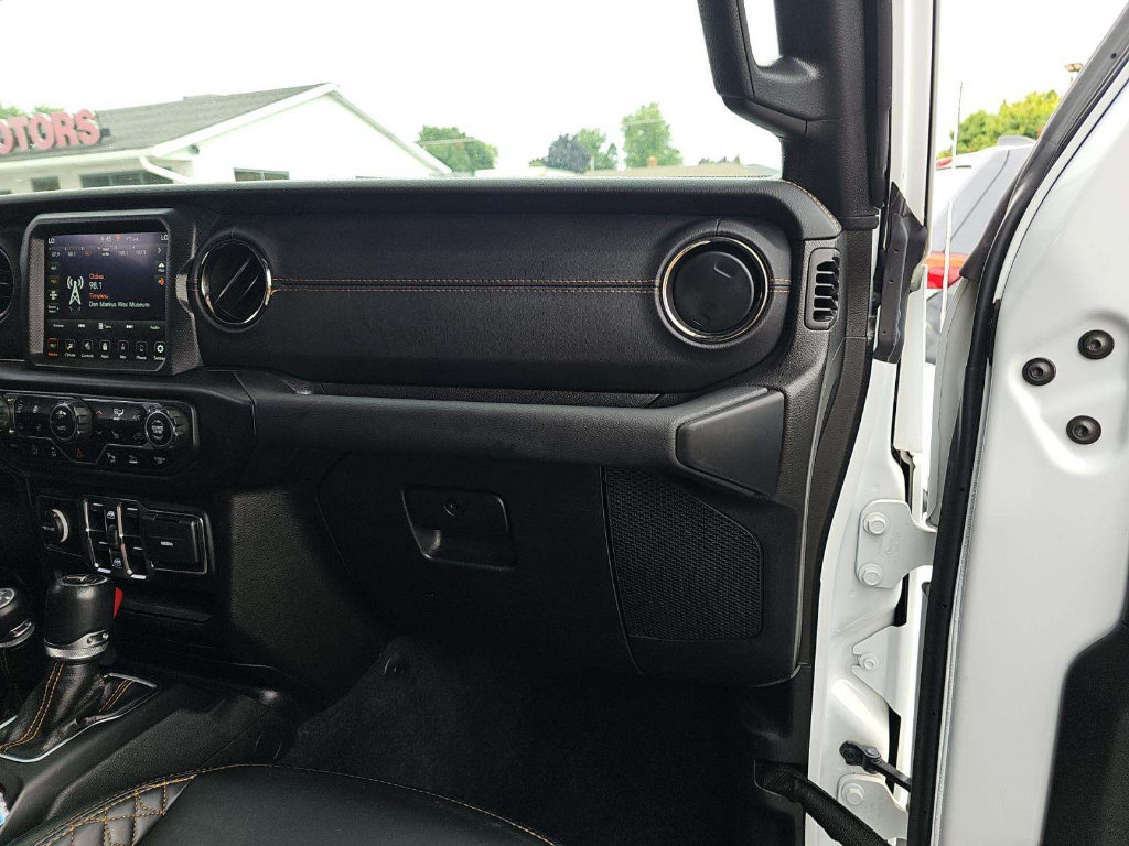 Used 2022 Jeep Wrangler Unlimited Sahara AWD/4WD image 6