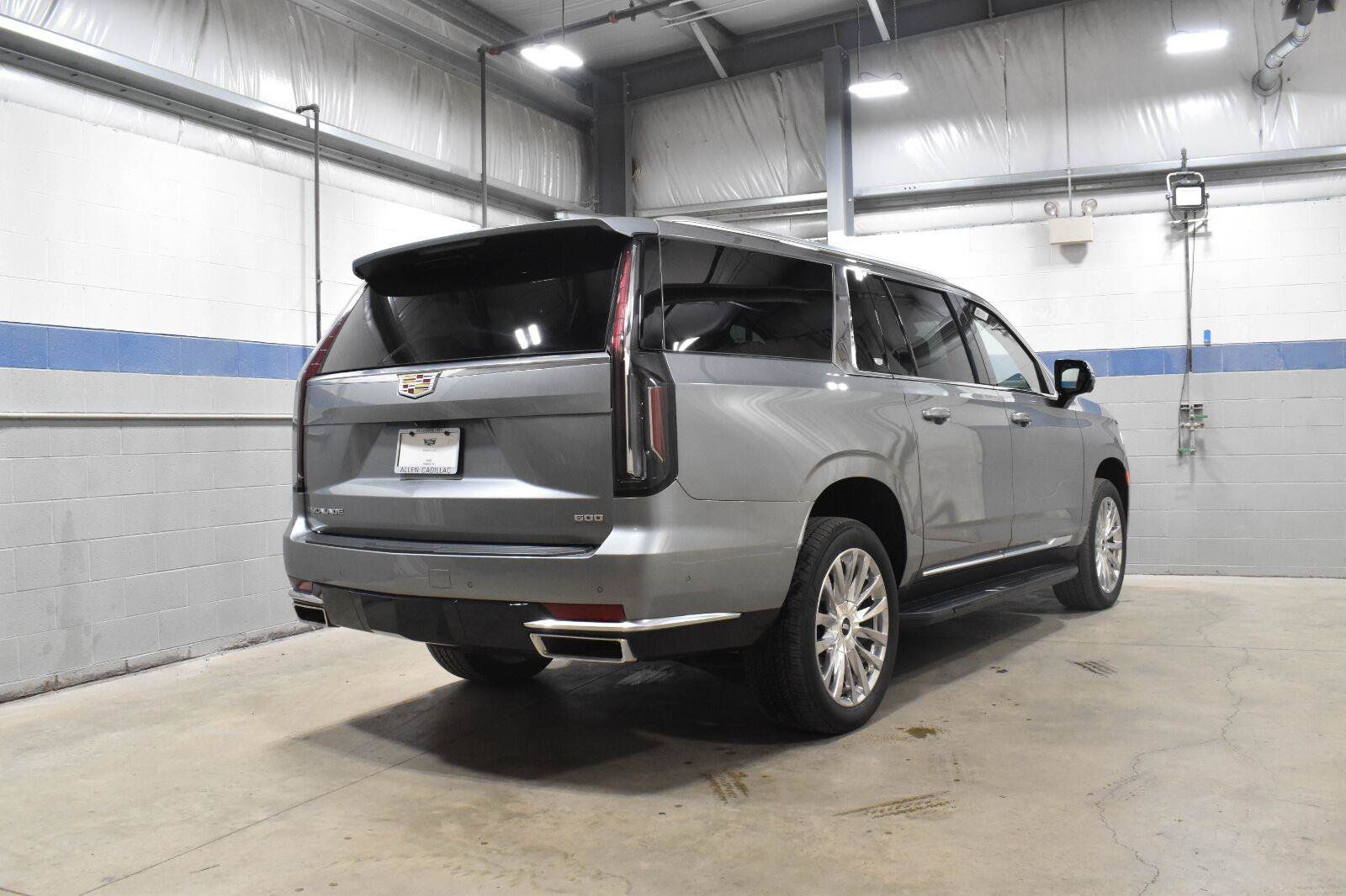 Certified 2023 Cadillac Escalade ESV Premium Luxury AWD/4WD image 28