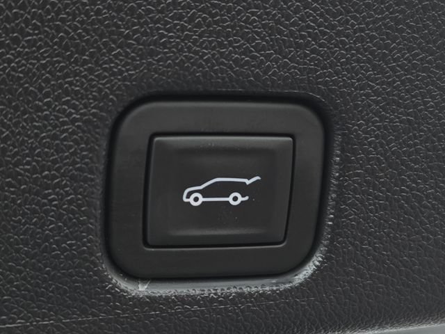 Used 2026 Chevrolet Traverse LT w/ Driver Confidence Package AWD/4WD image 14
