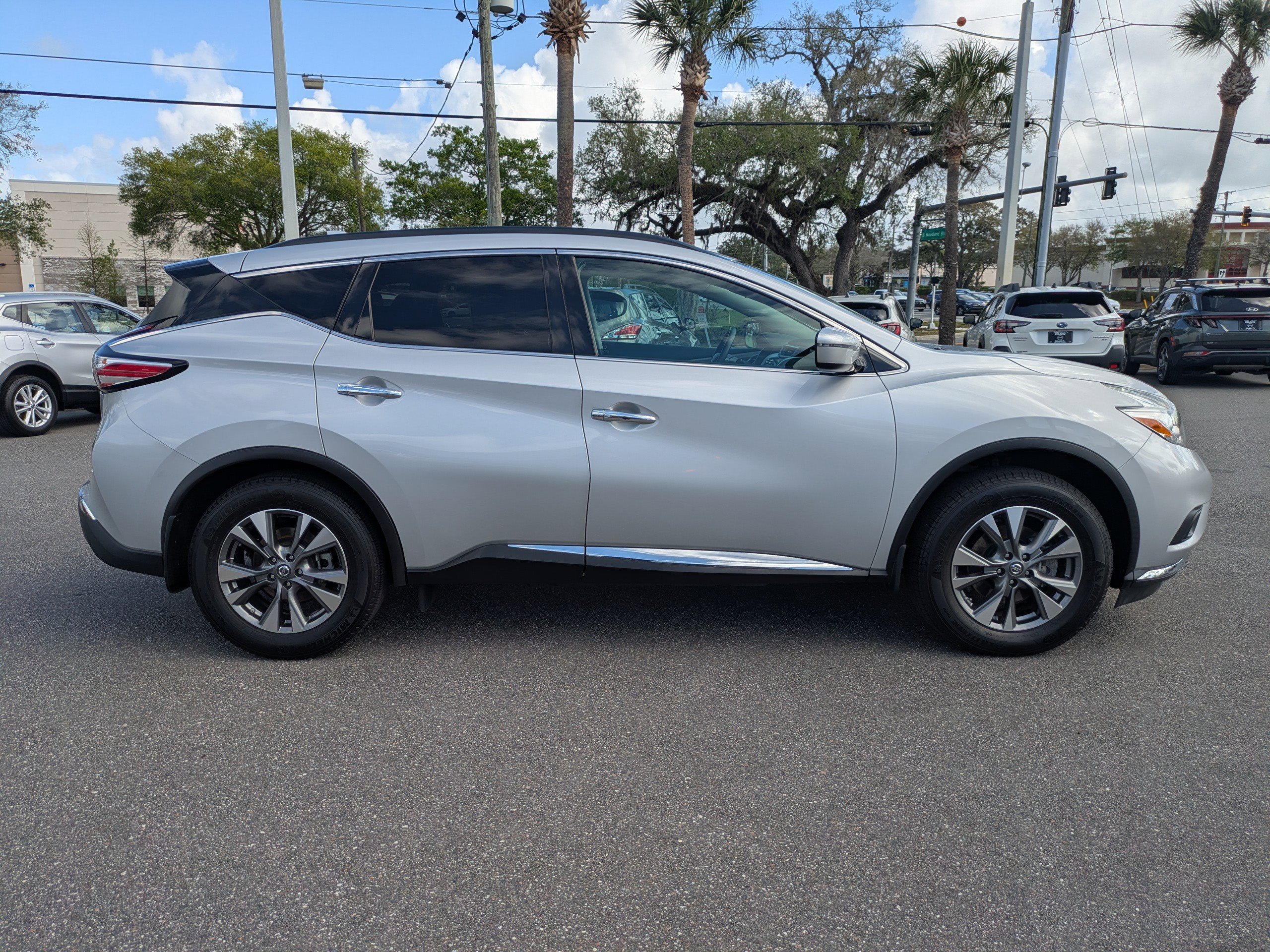 Used 2017 Nissan Murano SV image 3