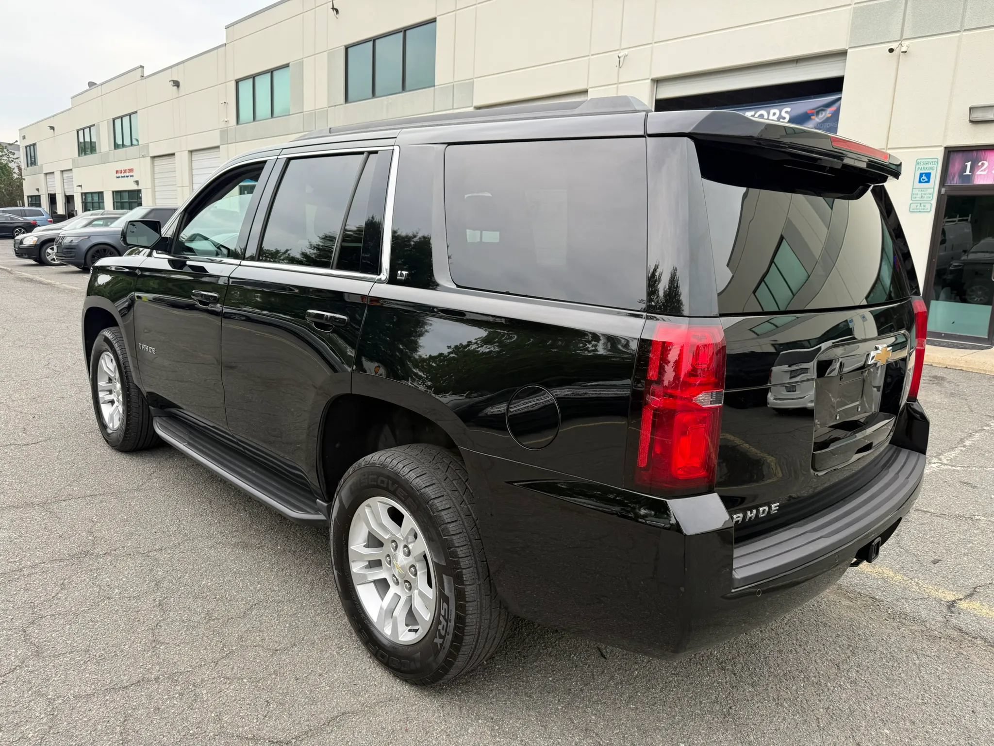 Used 2018 Chevrolet Tahoe LT AWD/4WD image 9