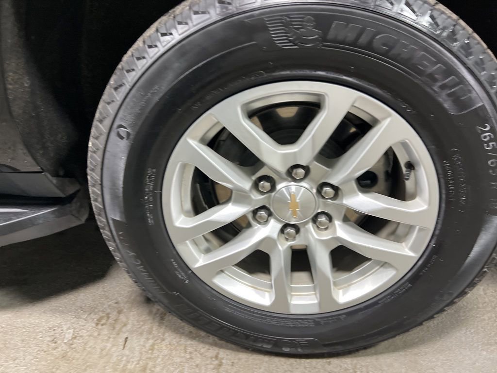 Used 2024 Chevrolet Suburban LT image 46