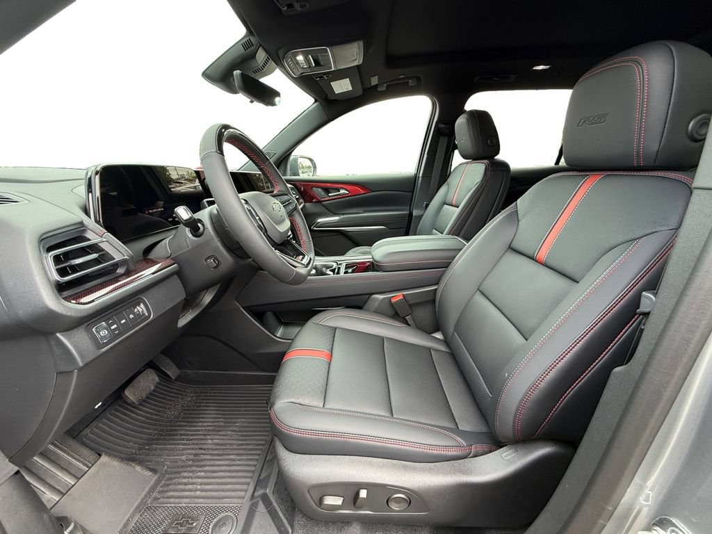 New 2026 Chevrolet Traverse RS w/ LPO, Floor Liner Package AWD/4WD image 9