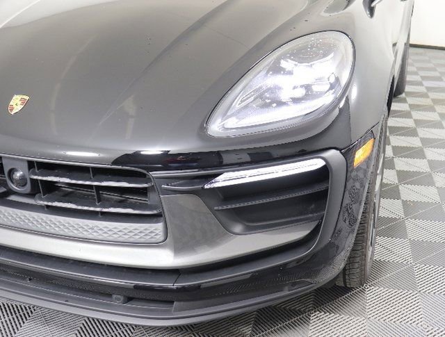 Used 2025 Porsche Macan image 9