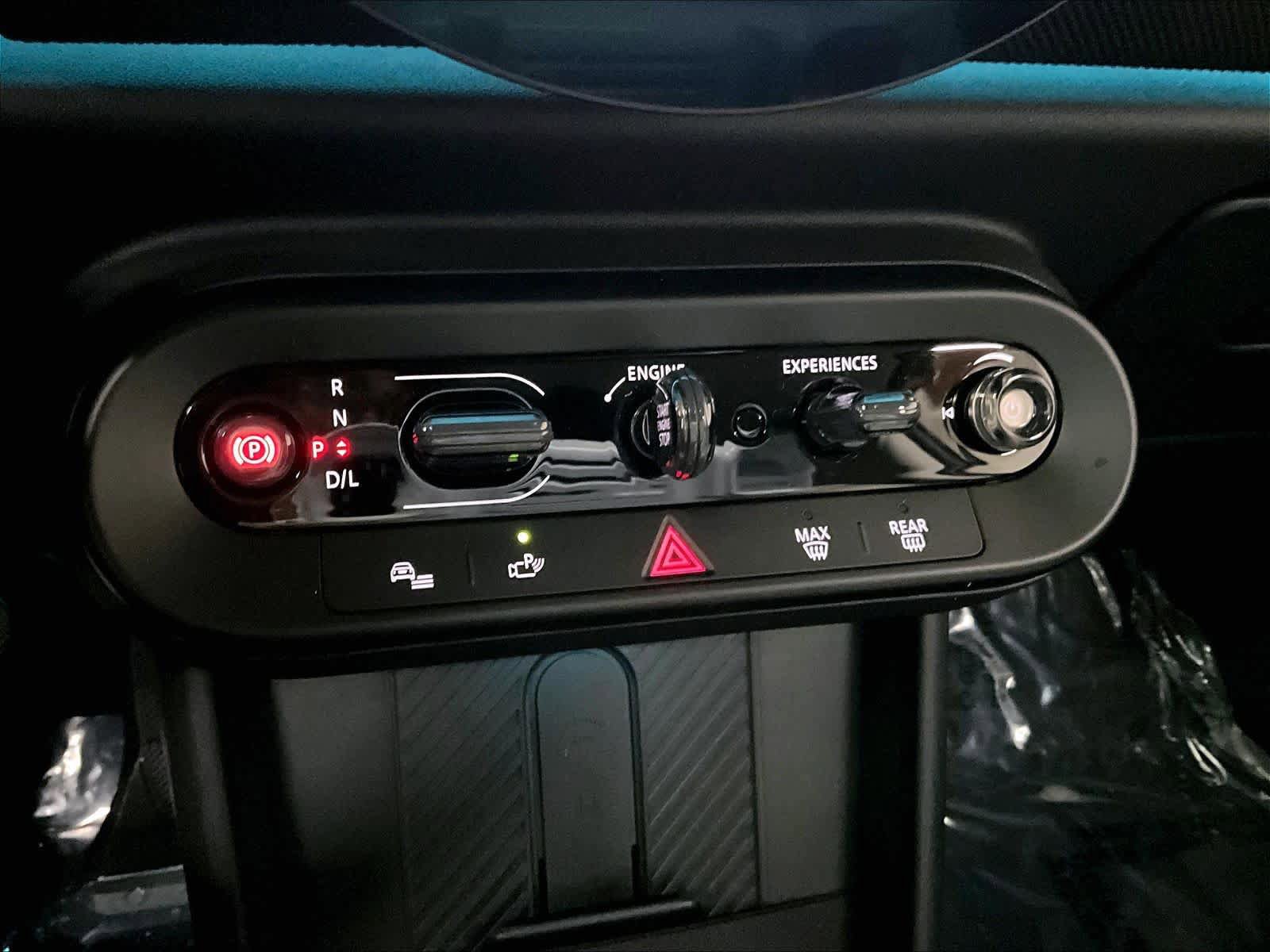 Certified 2025 MINI Cooper 2-Door Hardtop FWD image 33