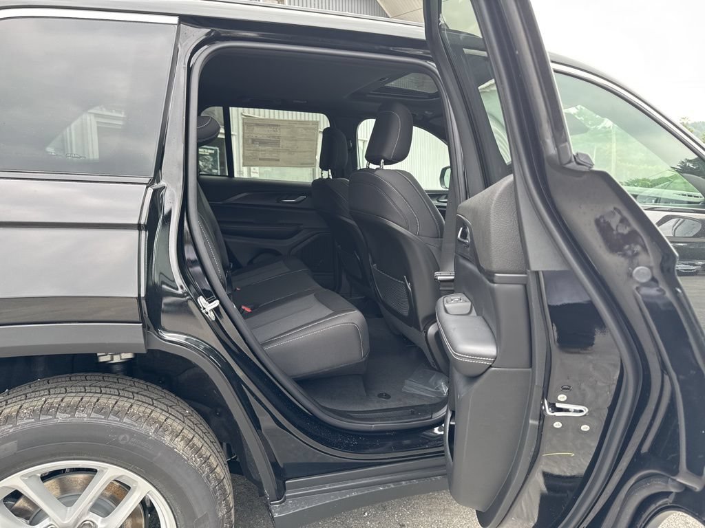 New 2025 Jeep Grand Cherokee Laredo X AWD/4WD image 8