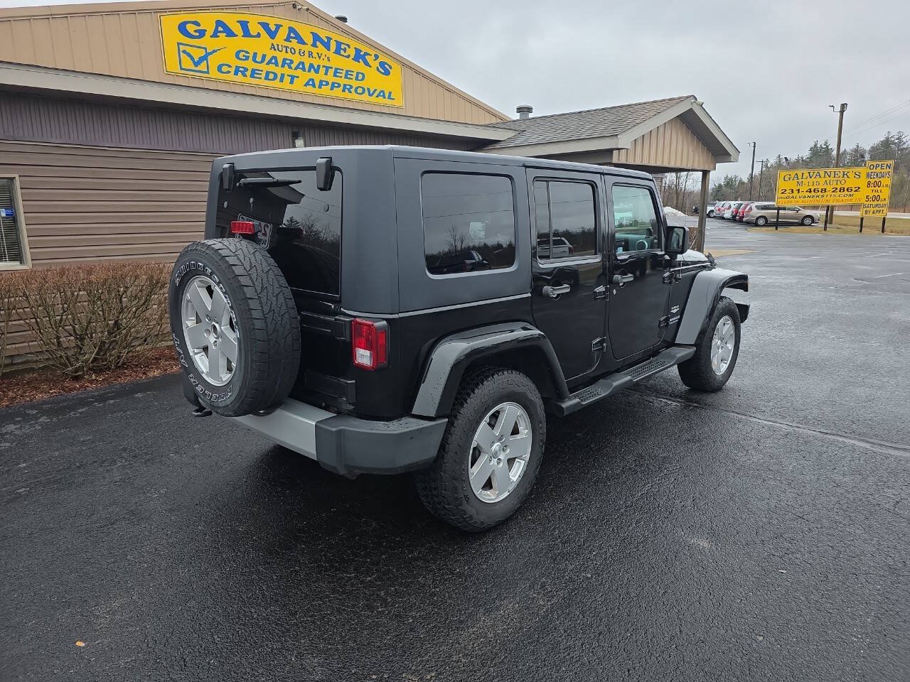 Used 2010 Jeep Wrangler Unlimited Sahara w/ Dual Top Group AWD/4WD image 6